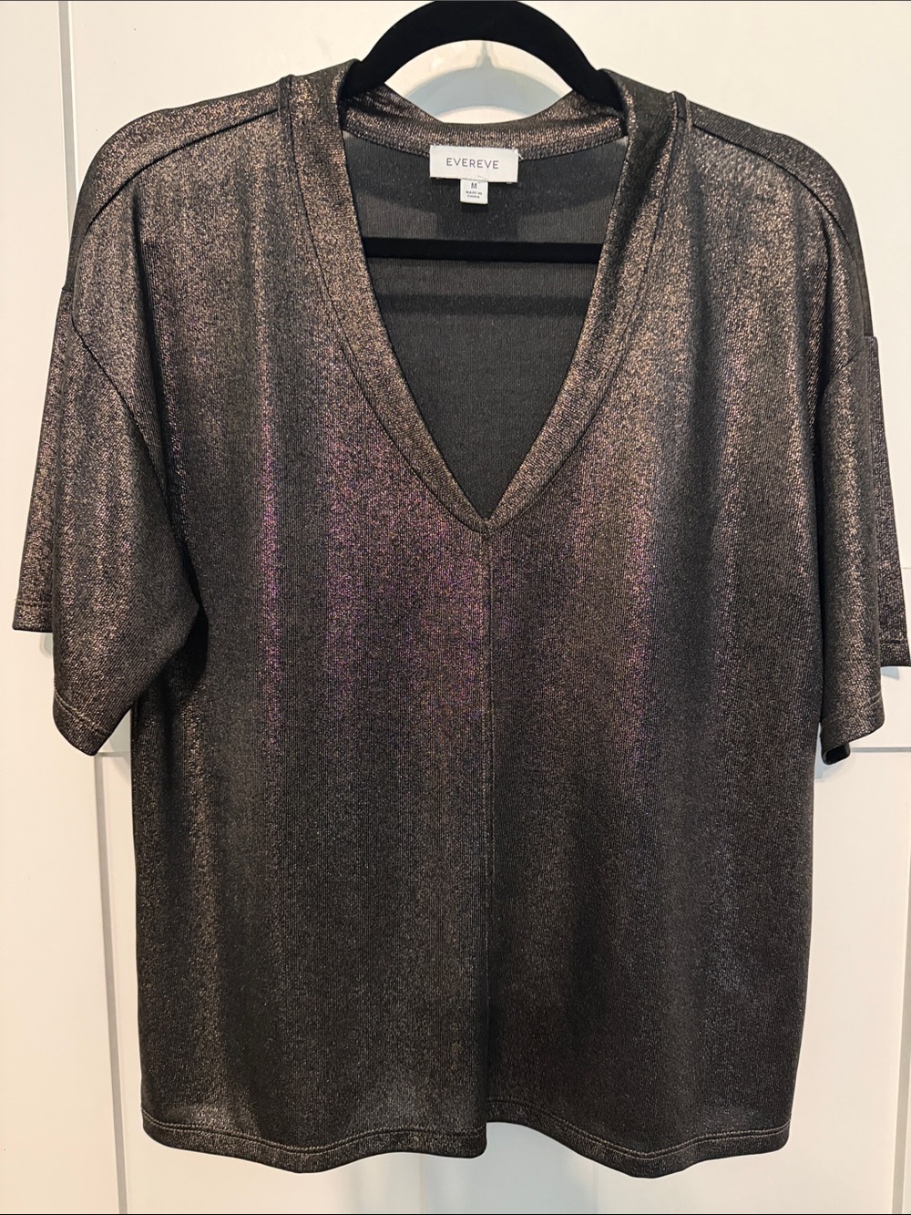 Evereve Metallic V-Neck Short Sleeve Top - Black with Copper Iridescent Sheen